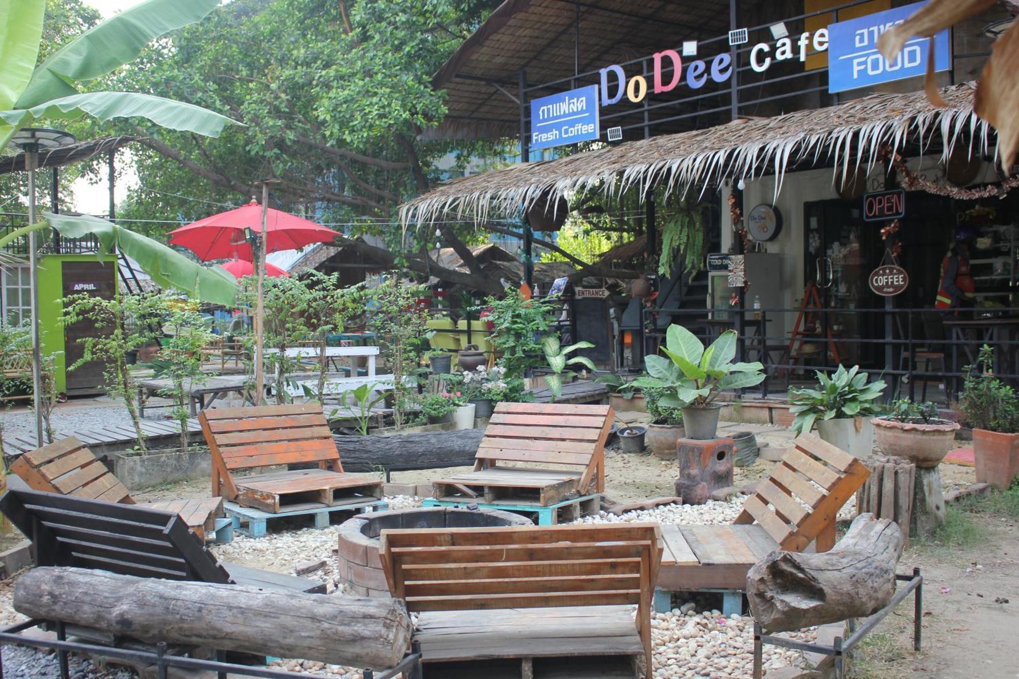 Do Dee Cafe Bangkok Hostel Zewnętrze zdjęcie